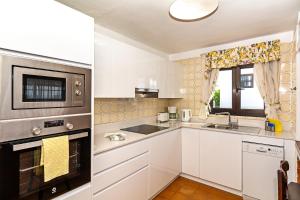 A kitchen or kitchenette at 2BR Beach House - Solarium & Shower Terrace - 12