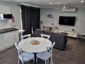 Ảnh trong thư viện ảnh của Ocean Beach Chalet 18 ở Jurien Bay
