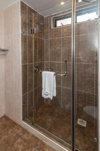 Lenana Suites tesisinde bir banyo