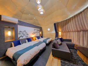 a bedroom with two beds and a couch in it at Mt,Fuji Glamping Terrace Minenohana - Vacation STAY 35712v in Oishi