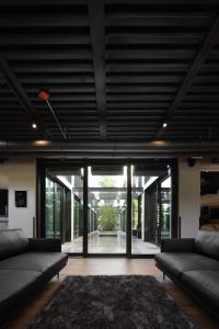 A seating area at VERSOVERDE HOTEL Alzaia Naviglio Grande