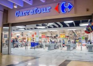 A supermarket or other shops at Az apartmant or nearby
