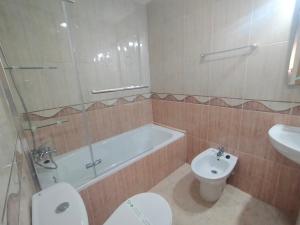 Ein Badezimmer in der Unterkunft ACV - Isla Park-1ª Linea Planta 1 Sur