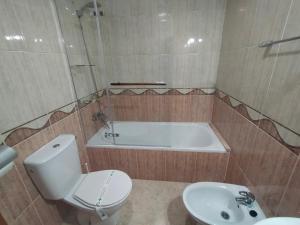 Ein Badezimmer in der Unterkunft ACV - Isla Park-1ª Linea Planta 1 Sur