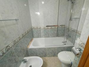 Ein Badezimmer in der Unterkunft ACV - Isla Park-1ª Linea Planta 1 Sur