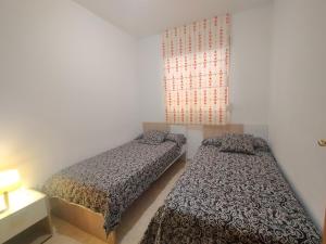 Ein Bett oder Betten in einem Zimmer der Unterkunft ACV - Isla Park-1ª Linea Planta 1 Sur