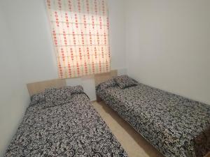 Ein Bett oder Betten in einem Zimmer der Unterkunft ACV - Isla Park-1ª Linea Planta 1 Sur