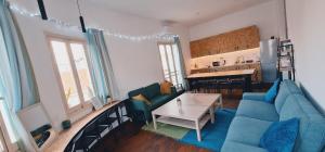 Area soggiorno di Bee Hostel Paphos