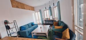 Area soggiorno di Bee Hostel Paphos