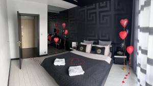 Posteľ alebo postele v izbe v ubytovaní Apartament Lema Versace
