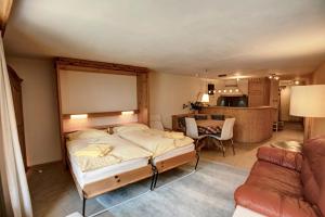 Posezení v ubytování Chesa Munteratsch 1-Zimmerwohnung 310 Typ B