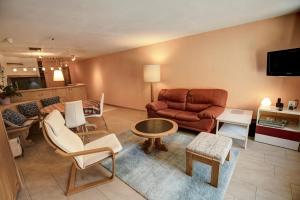 TV a/nebo společenská místnost v ubytování Chesa Munteratsch 1-Zimmerwohnung 310 Typ B