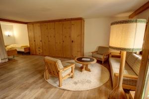 Posezení v ubytování Chesa Munteratsch 1 1 2-Zimmerwohnung 409 Typ C