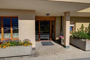Fotografie z fotogalerie ubytování Chesa Munteratsch 1 1 2-Zimmerwohnung 409 Typ C v destinaci Silvaplana