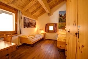 a bedroom with two beds and a window at Chesa Munteratsch 2-Zimmerwohnung 301 Typ E in Silvaplana