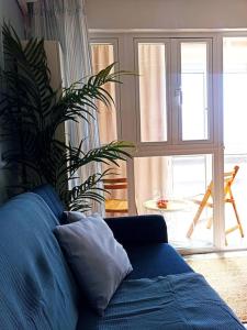 A seating area at Apartament z basenem, przy plaży