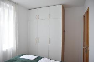 Postel nebo postele na pokoji v ubytování Apartman LUCIJA 9D57 Kraljevi Cardaci + 26 fotografií