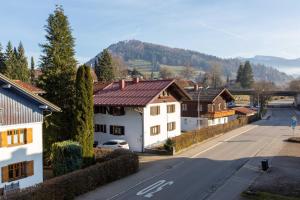 a view of a street in a town with houses at Ferienwohnung Moritz in Oberstaufen