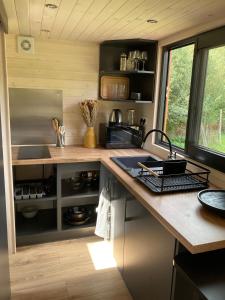 Foto dalla galleria di Joy Tiny House a Saint-Germain-le-Vieux
