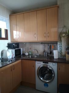 Kuchyňa alebo kuchynka v ubytovaní Apartamento Benalmádena costa, Torremuelle