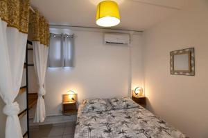 מיטה או מיטות בחדר ב-972D5 - Sinobol - Appartement F3 40m2 vue ville