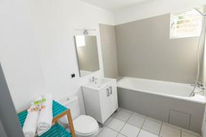 חדר רחצה ב-972D5 - Sinobol - Appartement F3 40m2 vue ville