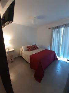 a small bedroom with a bed and a window at Apart Plaza in San Salvador de Jujuy