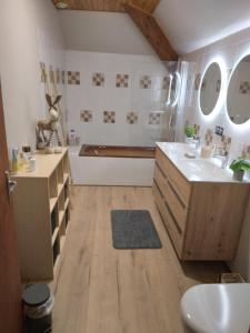 Kúpeľňa v ubytovaní Chambres d'hôtes La maison de Monsieur Chaussette