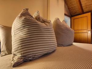 A bed or beds in a room at VILLA VICINUS - 120 mq - parking - garden