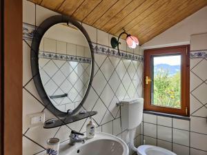 A bathroom at VILLA VICINUS - 120 mq - parking - garden