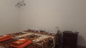 a bedroom with a bed with a cheetah blanket at Hermoso departamento de 1 dorm, con estacionamiento mediano in Resistencia