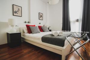 Postel nebo postele na pokoji v ubytování AZZ Sevilla Torre de la Plata Apartamentos