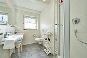 Bilik mandi di Ferienwohnung Alpspitze +17 gambar