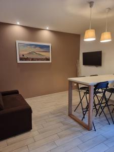 Televízia a/alebo spoločenská miestnosť v ubytovaní GG apartaments