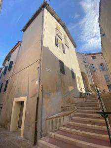 Fotografia z galérie ubytovania Bel appartement T1 30m2 centre historique Aubagne v destinácii Aubagne