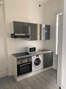 Kuchyňa alebo kuchynka v ubytovaní Bel appartement T1 30m2 centre historique Aubagne