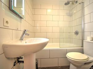 Kúpeľňa v ubytovaní Bel Appartement Spacieux à Morzine - 8 Personnes, 90m², Accès Direct aux Pistes et Téléphérique - FR-1-524-109