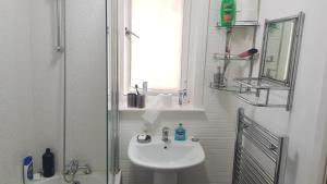 Et bad på Double Bedroom In Withington, M20. 2 Beds, RM 3