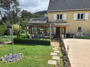 Vonkajšia záhrada v ubytovaní Gîte les écureuils au sein d'une propriété arborée