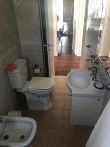 Ένα μπάνιο στο Casita Playa Grande no grupos