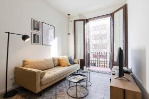 A seating area at AB Centric Universitat