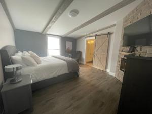 a bedroom with a bed and a television in it at Bumblebee Bight Inn in Pilleyʼs Island +31 photos