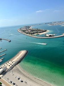Fotografie z fotogalerie ubytování Luxurious Beachfront Apartment v Dubaji