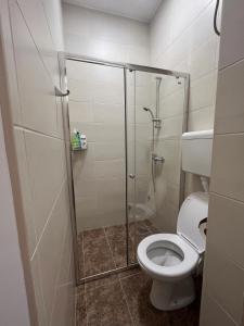 Um banheiro em Apartman M