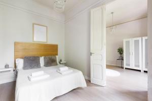 Postel nebo postele na pokoji v ubytování Sagrada Familia III by Enjoy Apartments