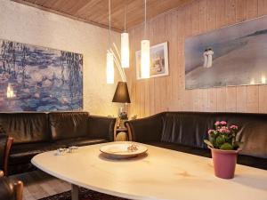 Posezení v ubytování 12 person holiday home in Pandrup-By Traum