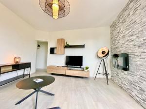TV a/nebo společenská místnost v ubytování COLMAR - Appartements Deluxe - Lumineux - Stationnement Gratuit et Facile dans la rue