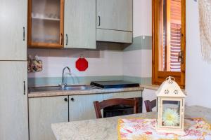 A kitchen or kitchenette at Villino Agave