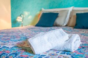 A bed or beds in a room at Villino Agave