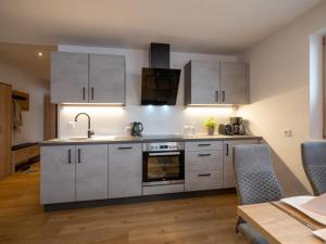 Kuchyň nebo kuchyňský kout v ubytování Apartment Filzenkogel